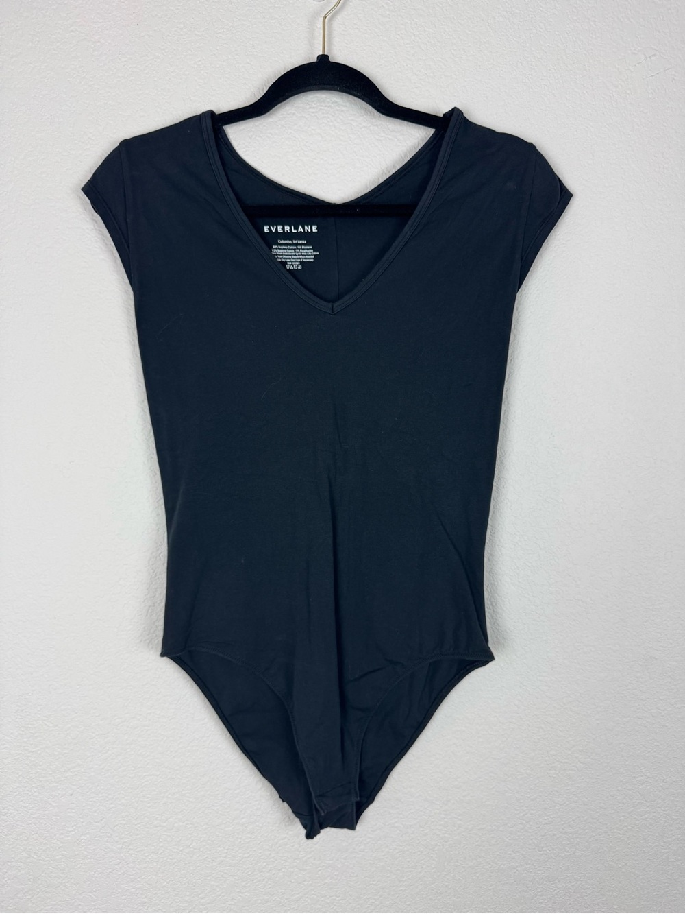 Everlane Black V Neck Cap Sleeve Bodysuit Fitted